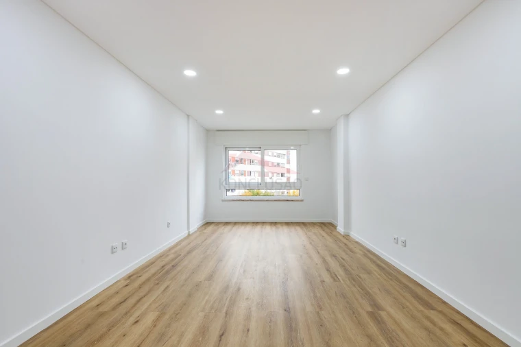 Apartamento T3 para Venda em Póvoa de Santa Iria e Forte da Casa Foto 5