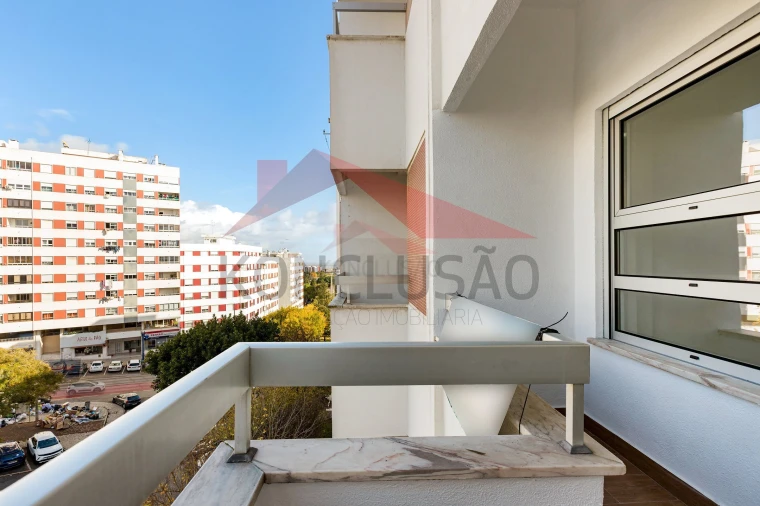 Apartamento T3 para Venda em Póvoa de Santa Iria e Forte da Casa Foto 11