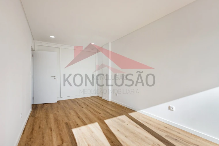 Apartamento T3 para Venda em Póvoa de Santa Iria e Forte da Casa Foto 15