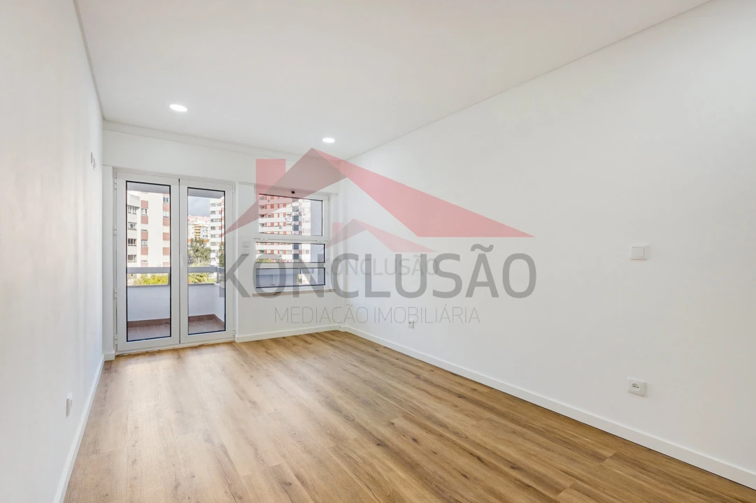 Apartamento T3 para Venda em Póvoa de Santa Iria e Forte da Casa Foto 9