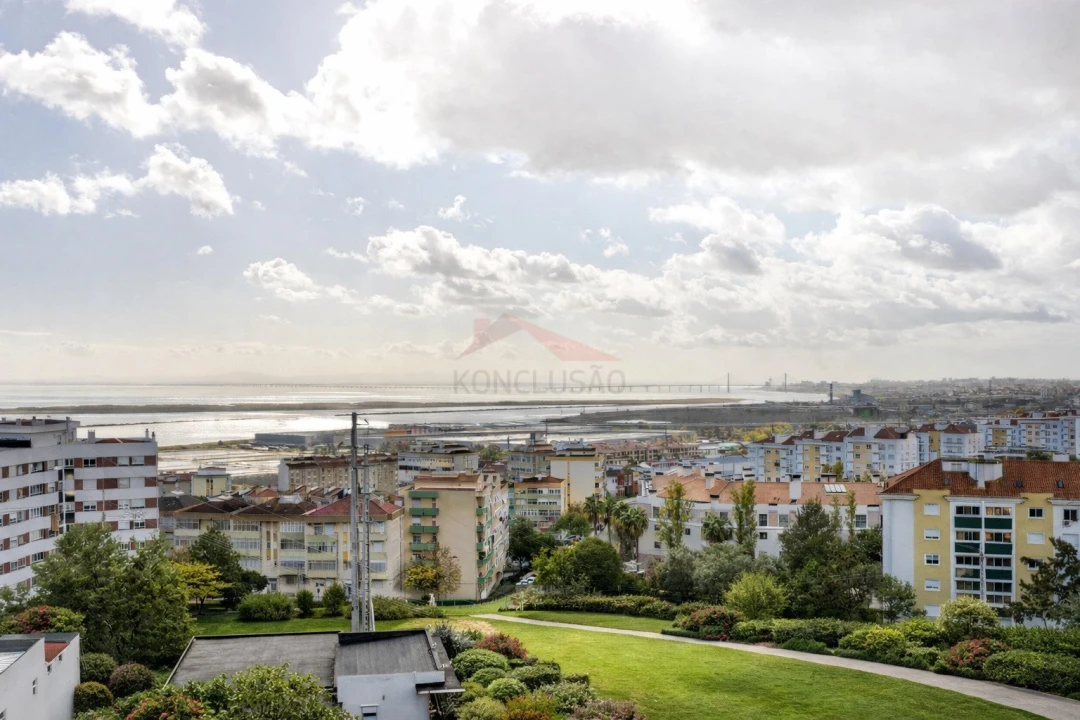 Apartamento T3 para Venda em Póvoa de Santa Iria e Forte da Casa Foto 2