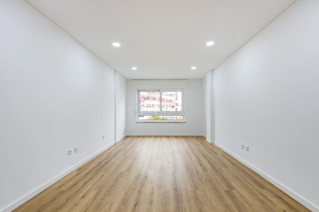 Apartamento T3 para Venda em Póvoa de Santa Iria e Forte da Casa Foto 5