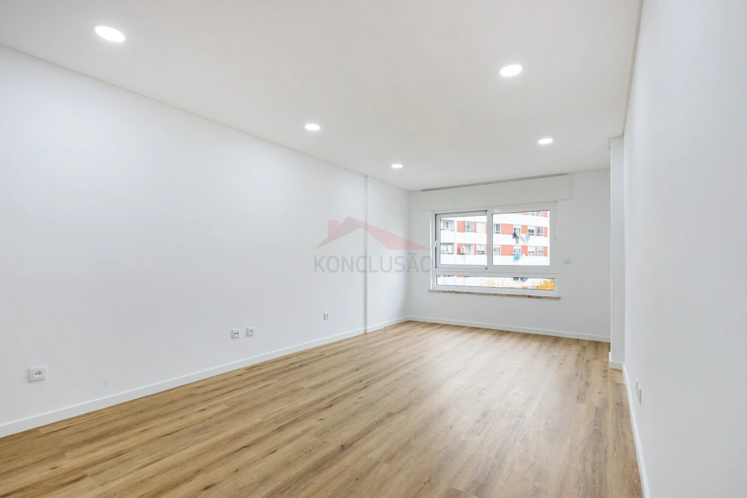 Apartamento T3 para Venda em Póvoa de Santa Iria e Forte da Casa Foto 16