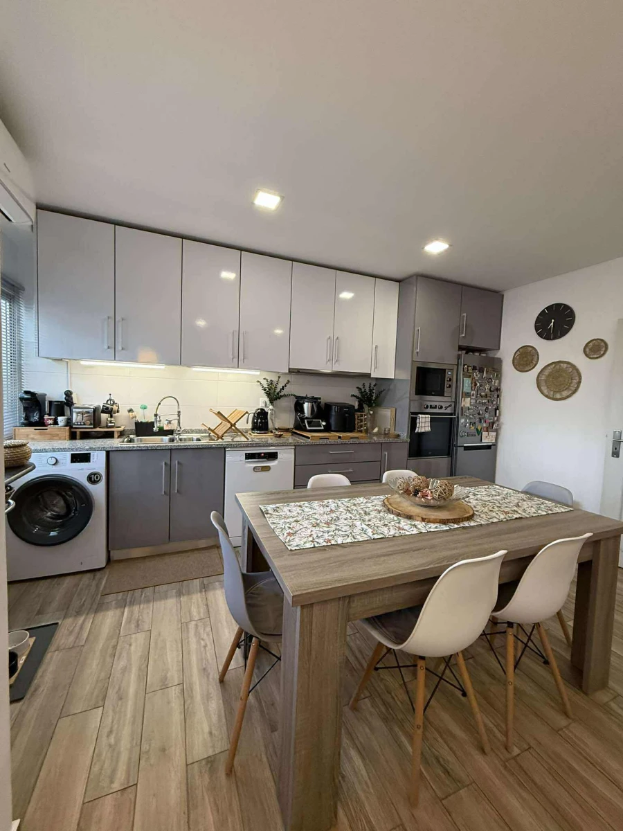 Apartamento T3 para Venda em São João Baptista e Santa Maria dos Olivais Foto 1