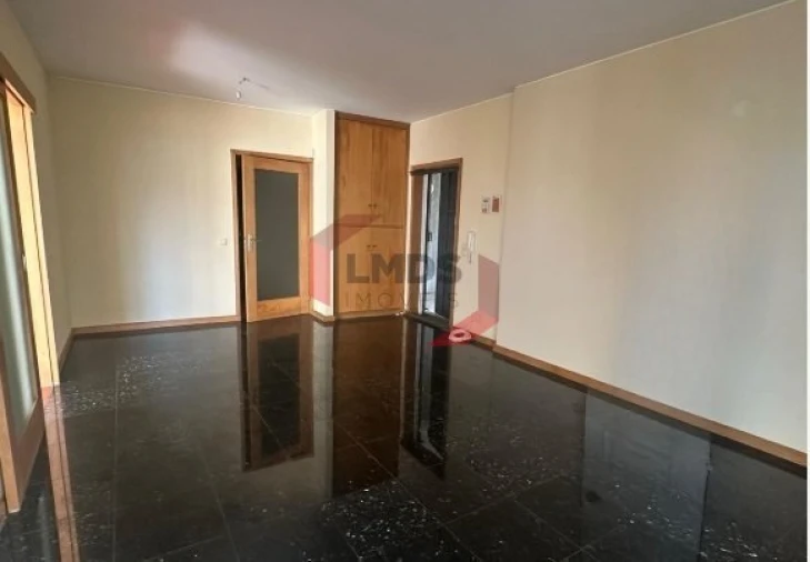 Apartamento T3 para Venda em Paranhos Foto 1
