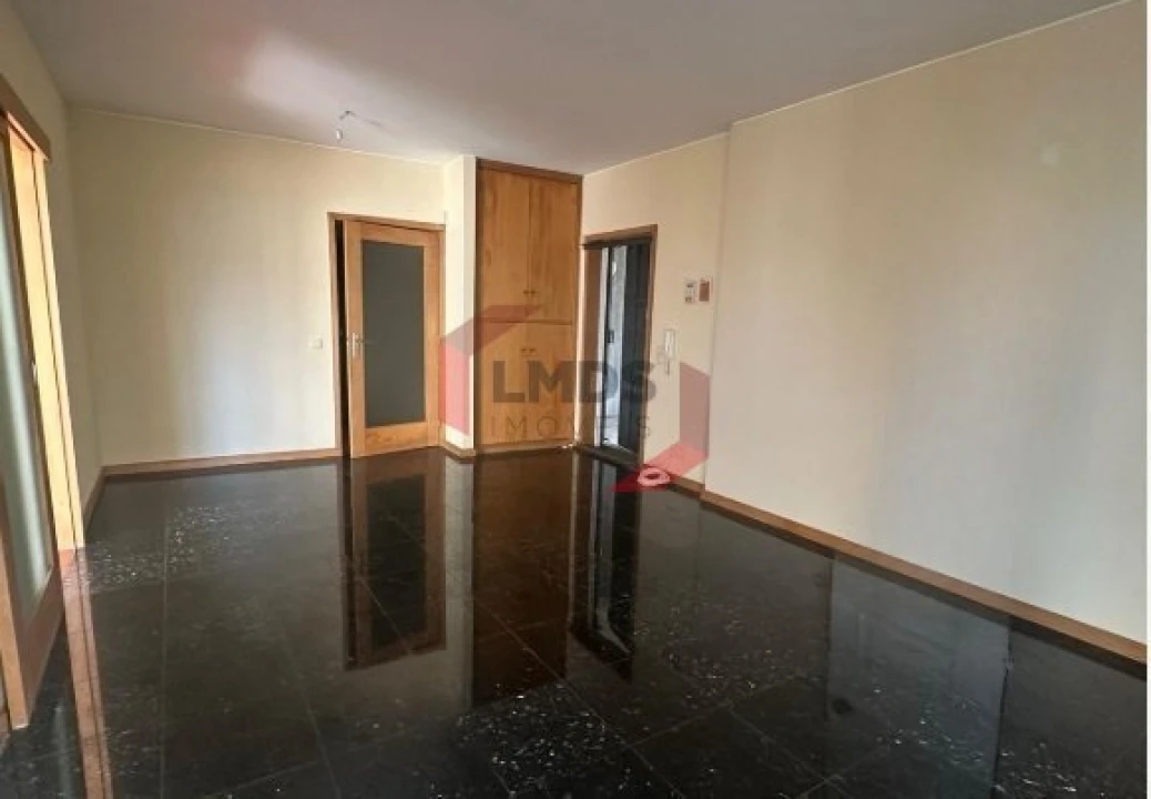 Apartamento T3 para Venda em Paranhos Foto 1