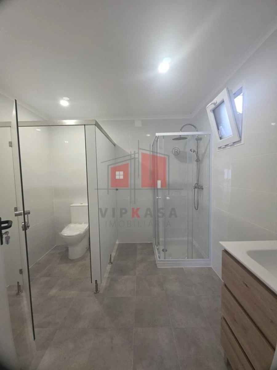 Armazém para Arrendamento em Venda do Pinheiro e Santo Estêvão das Galés Foto 5