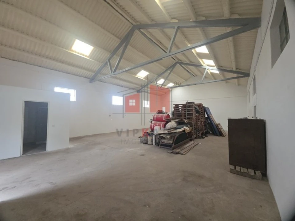 Armazém para Arrendamento em Venda do Pinheiro e Santo Estêvão das Galés Foto 3