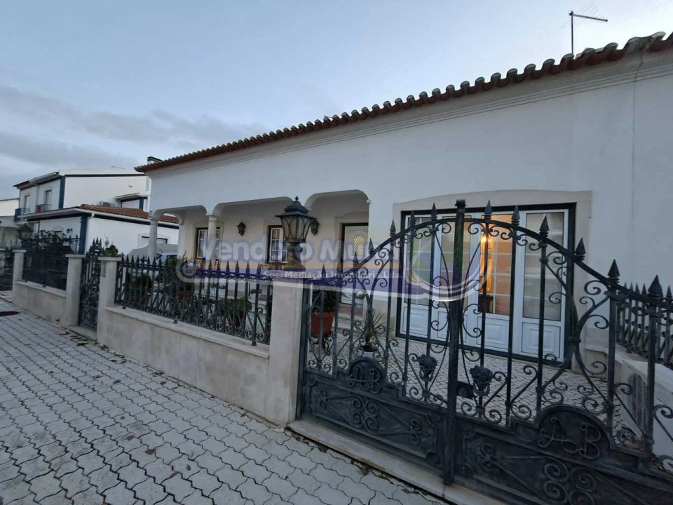 Moradia T3 para Venda em Almeirim Foto 1