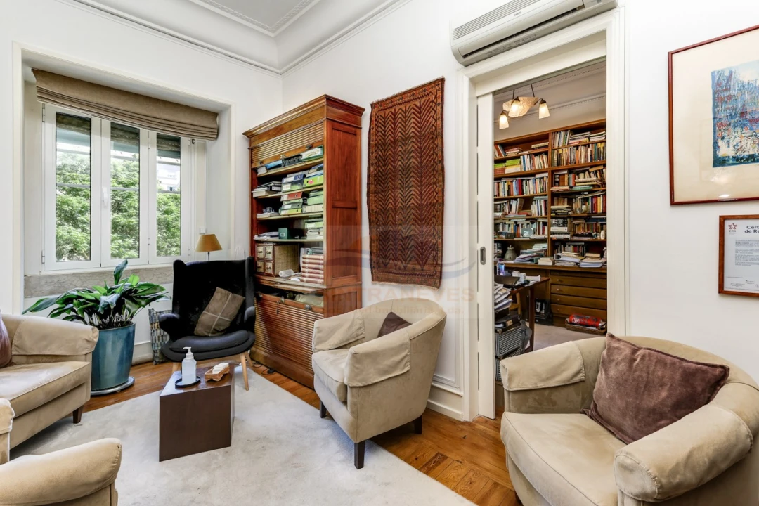 Apartamento T6 para Venda em Areeiro Foto 12