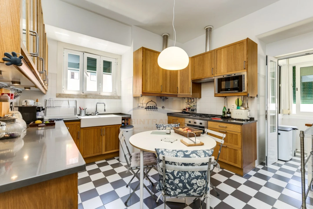 Apartamento T6 para Venda em Areeiro Foto 29