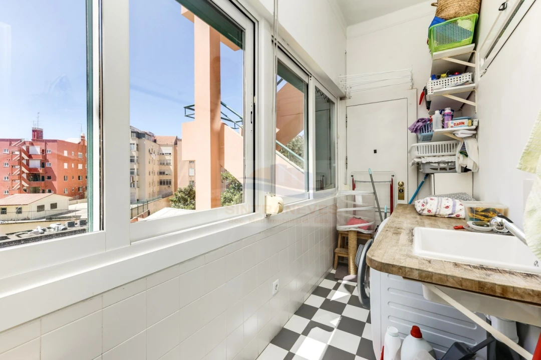 Apartamento T6 para Venda em Areeiro Foto 31