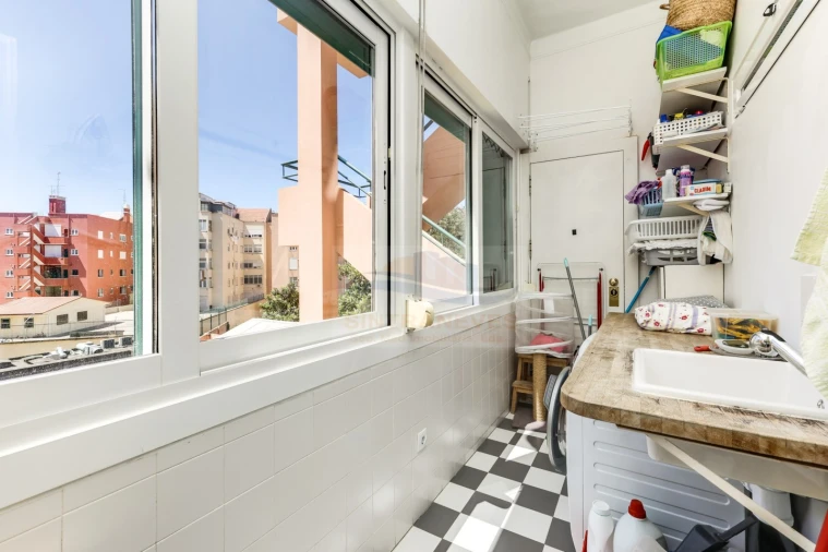 Apartamento T6 para Venda em Areeiro Foto 31