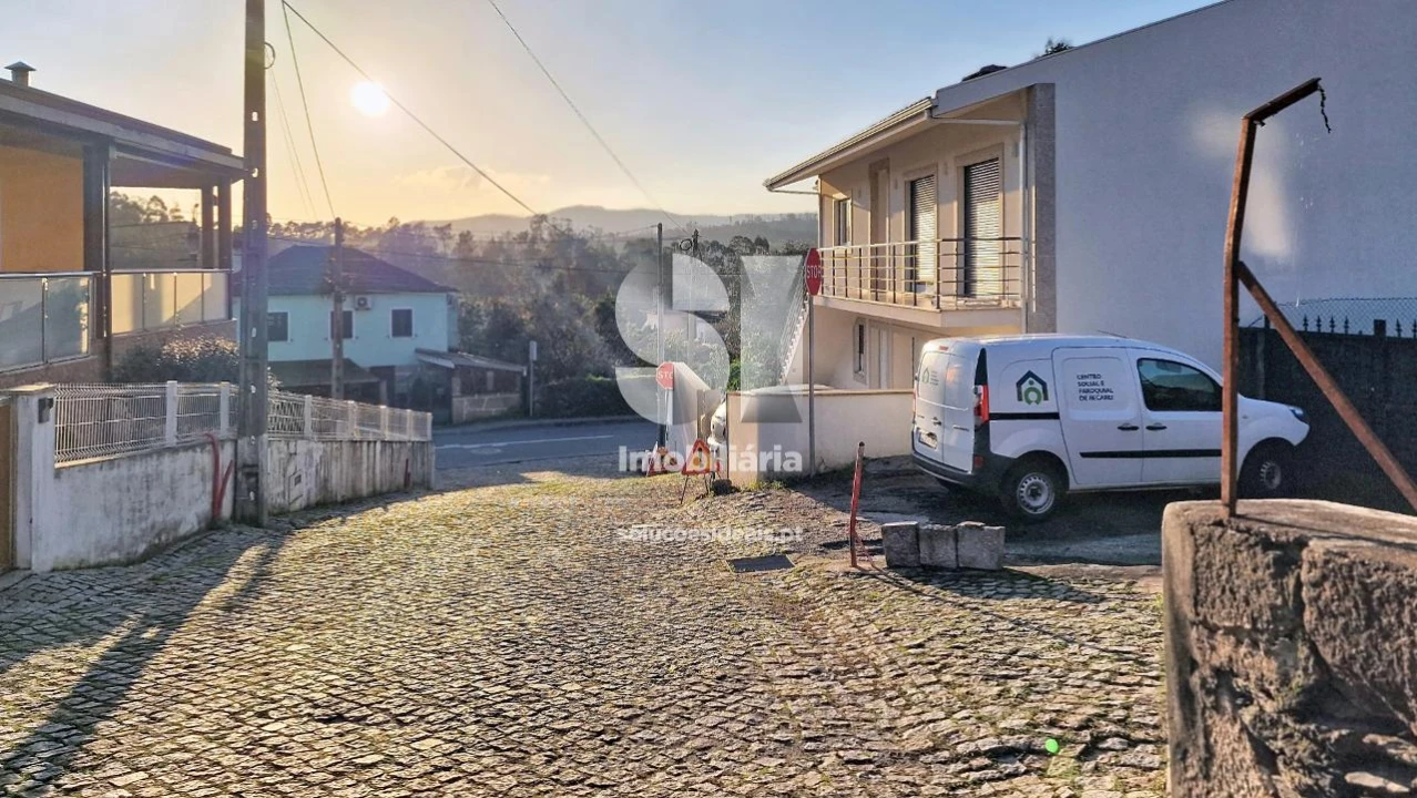 Moradia T3 para Venda em Recarei Foto 32