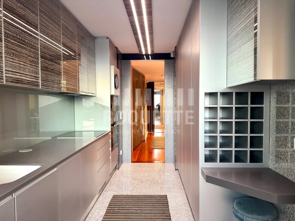 Apartamento T3 para Venda em Aldoar, Foz do Douro e Nevogilde Foto 1