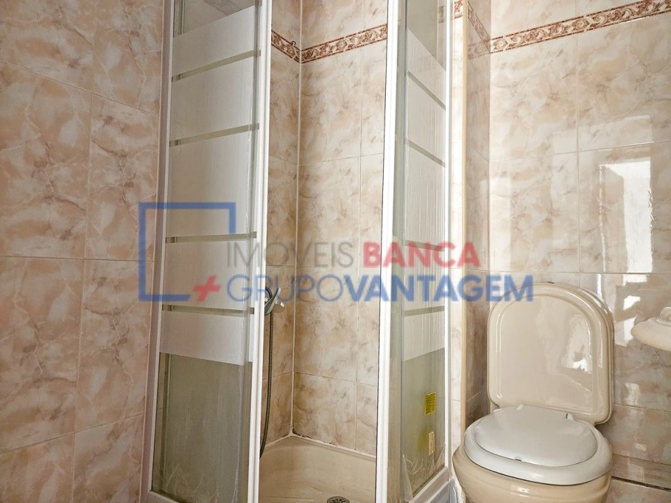 Apartamento T2 para Venda em Corroios Foto 13
