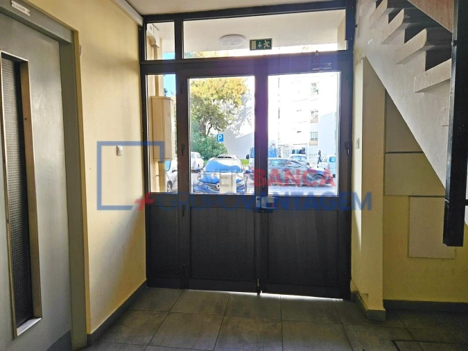 Apartamento T2 para Venda em Corroios Foto 24