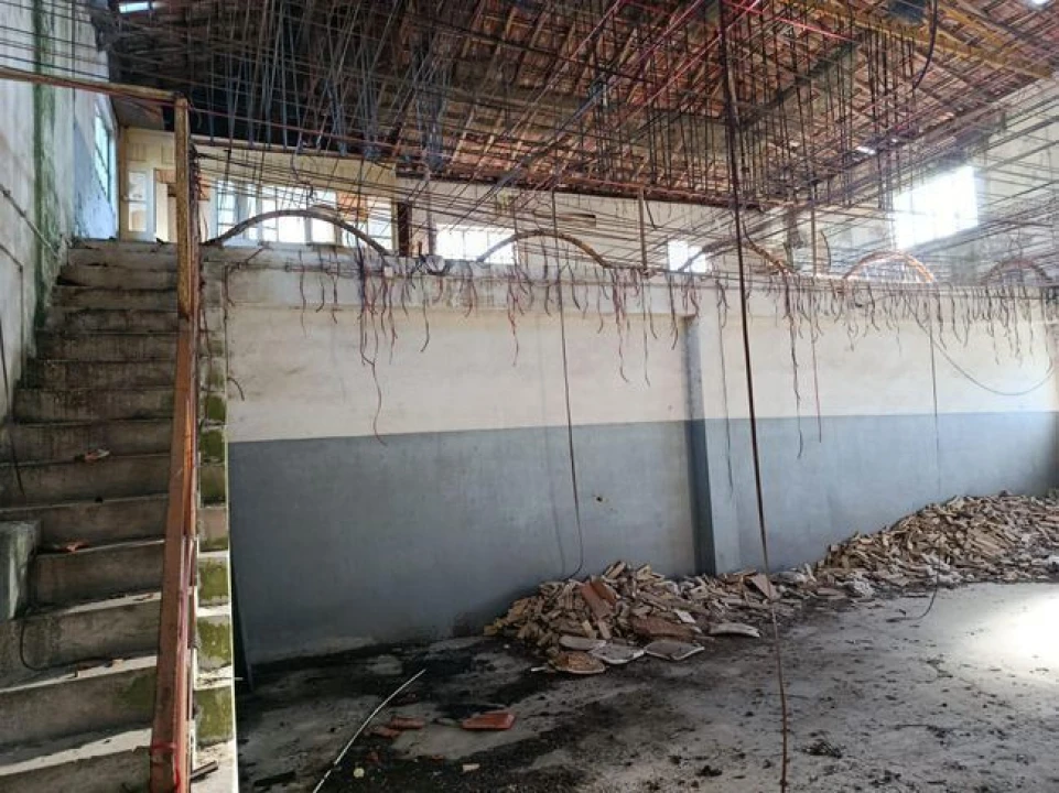 Armazém para Venda em Paços de Brandão Foto 6