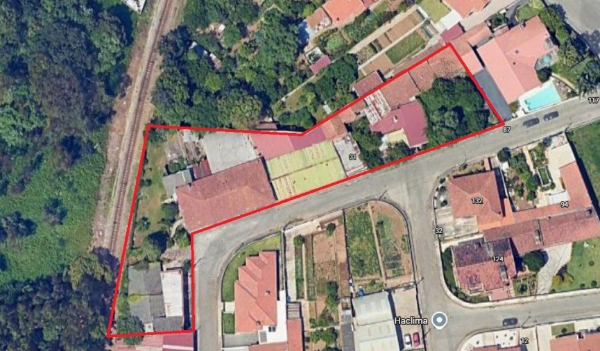 Armazém para Venda em Paços de Brandão Foto 2