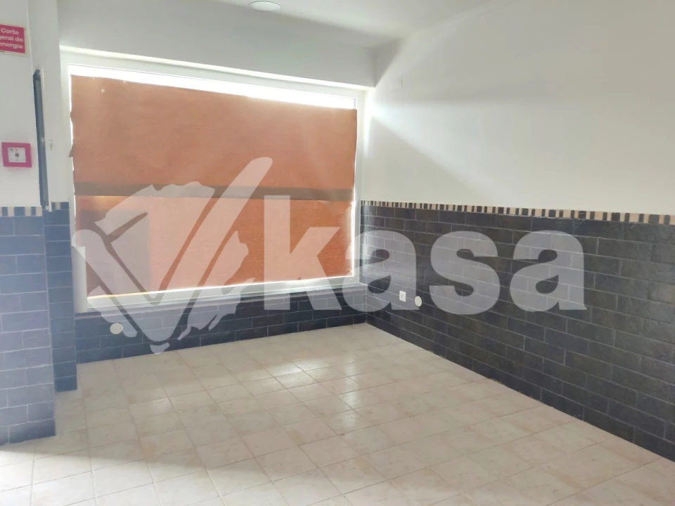 Loja para Arrendamento em Barreiro e Lavradio Foto 2