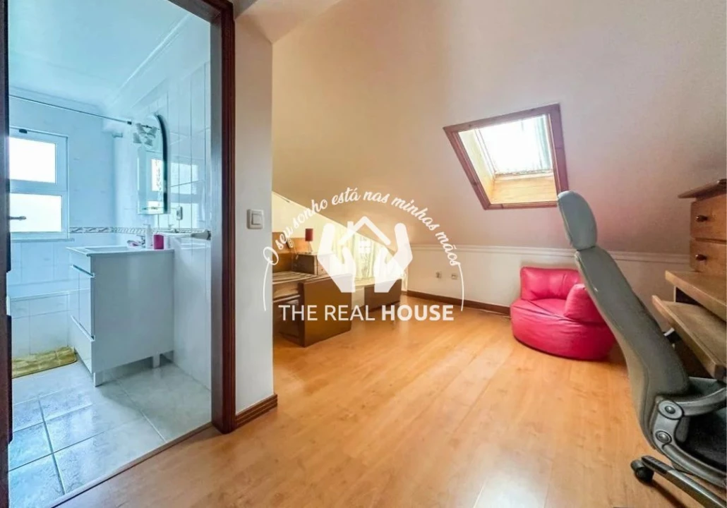 Moradia T3 para Venda em Caniço Foto 11