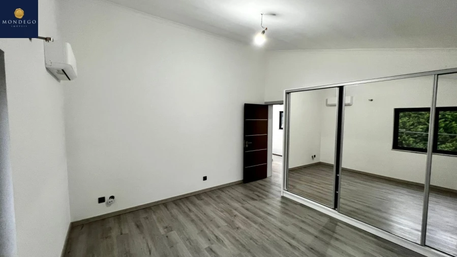 Moradia T4 para Venda em Trouxemil e Torre de Vilela Foto 9