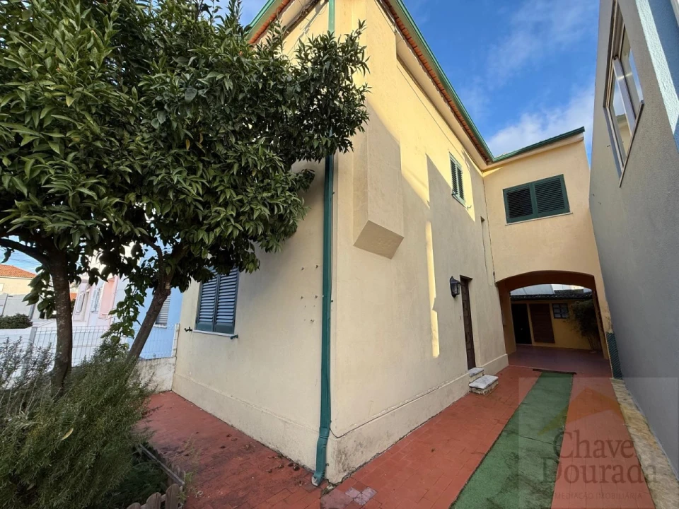 Moradia T3 para Venda em Santo Antonio dos Olivais Foto 4