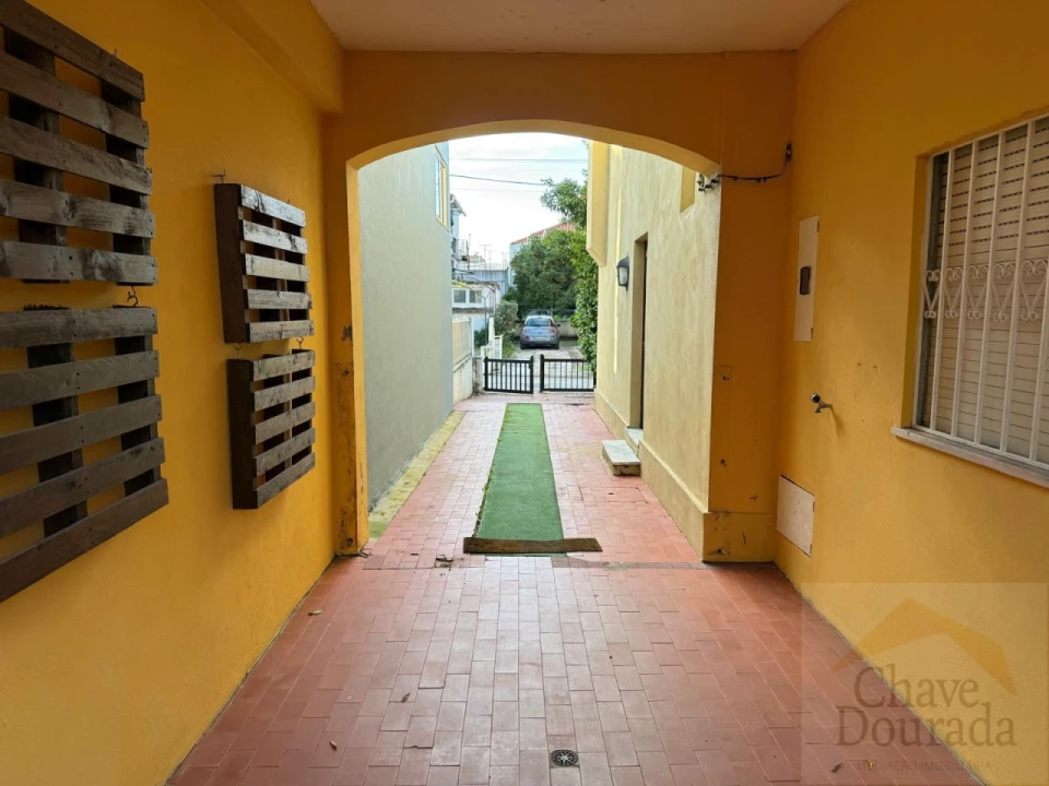 Moradia T3 para Venda em Santo Antonio dos Olivais Foto 5