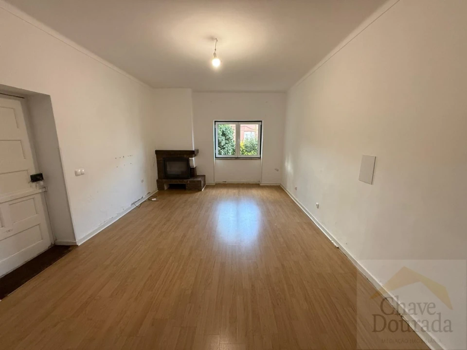 Moradia T3 para Venda em Santo Antonio dos Olivais Foto 13