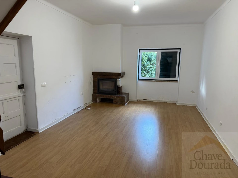 Moradia T3 para Venda em Santo Antonio dos Olivais Foto 14