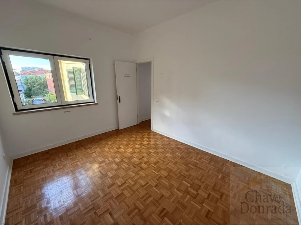 Moradia T3 para Venda em Santo Antonio dos Olivais Foto 23