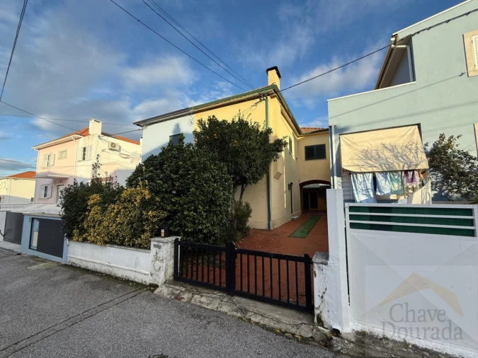 Moradia T3 para Venda em Santo Antonio dos Olivais Foto 2