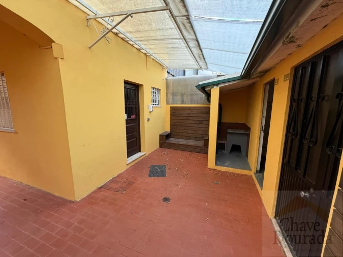 Moradia T3 para Venda em Santo Antonio dos Olivais Foto 6