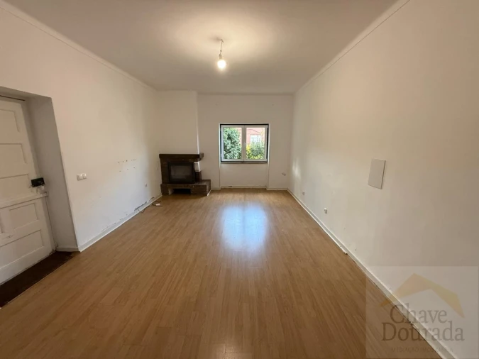 Moradia T3 para Venda em Santo Antonio dos Olivais Foto 13