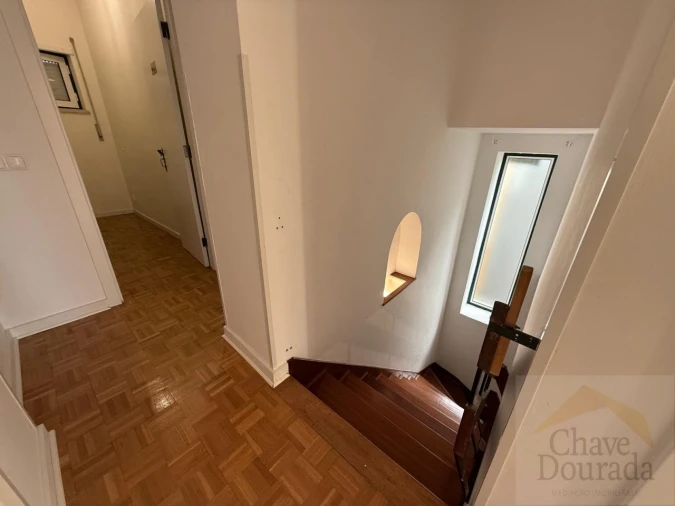 Moradia T3 para Venda em Santo Antonio dos Olivais Foto 17