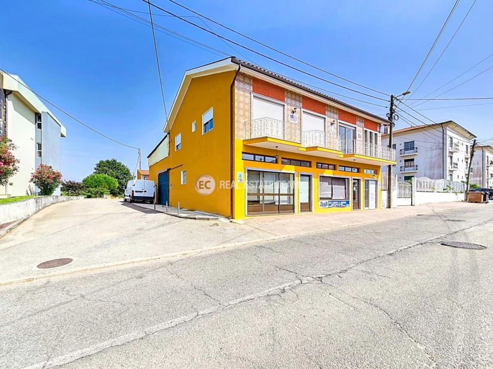 Moradia T4 para Venda em Oiã Foto 46