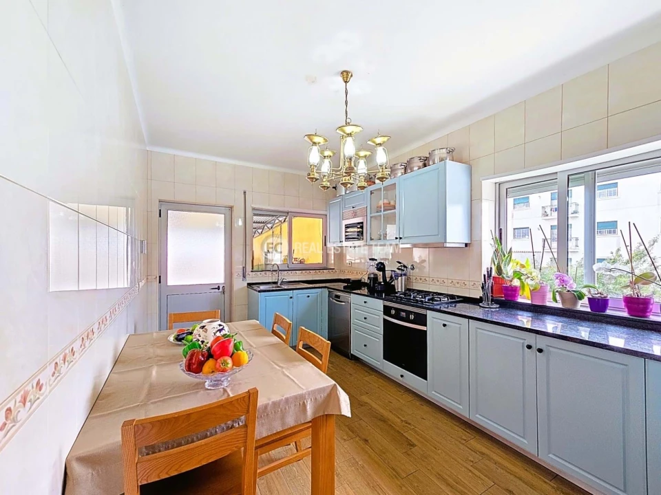 Moradia T4 para Venda em Oiã Foto 11