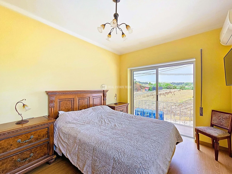 Moradia T4 para Venda em Oiã Foto 24