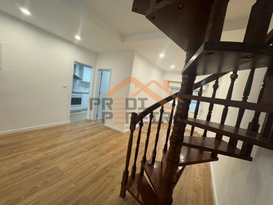 Apartamento T2 para Venda em Falagueira-Venda Nova Foto 2