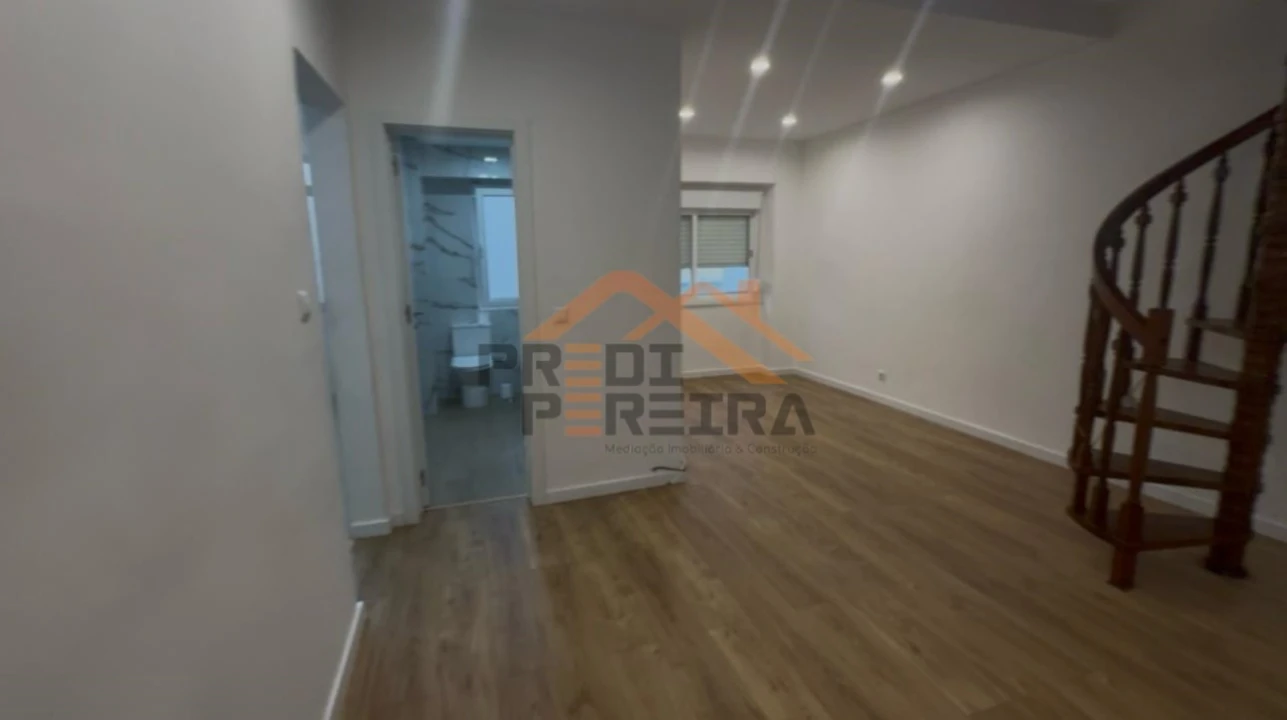 Apartamento T2 para Venda em Falagueira-Venda Nova Foto 3