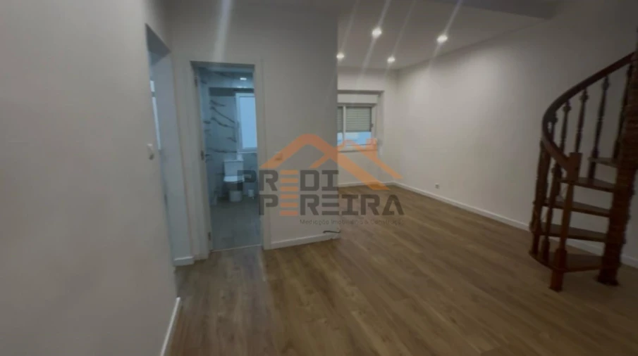Apartamento T2 para Venda em Falagueira-Venda Nova Foto 3