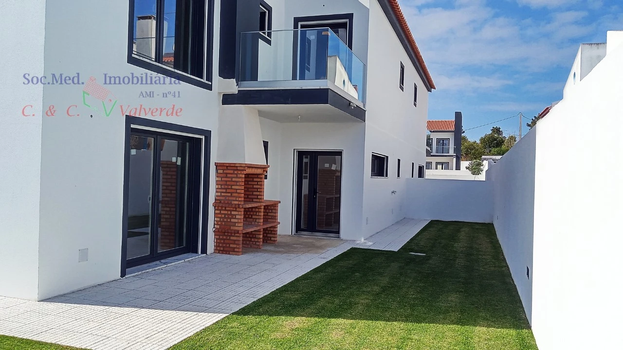 Moradia T4 para Venda em Silveira Foto 5