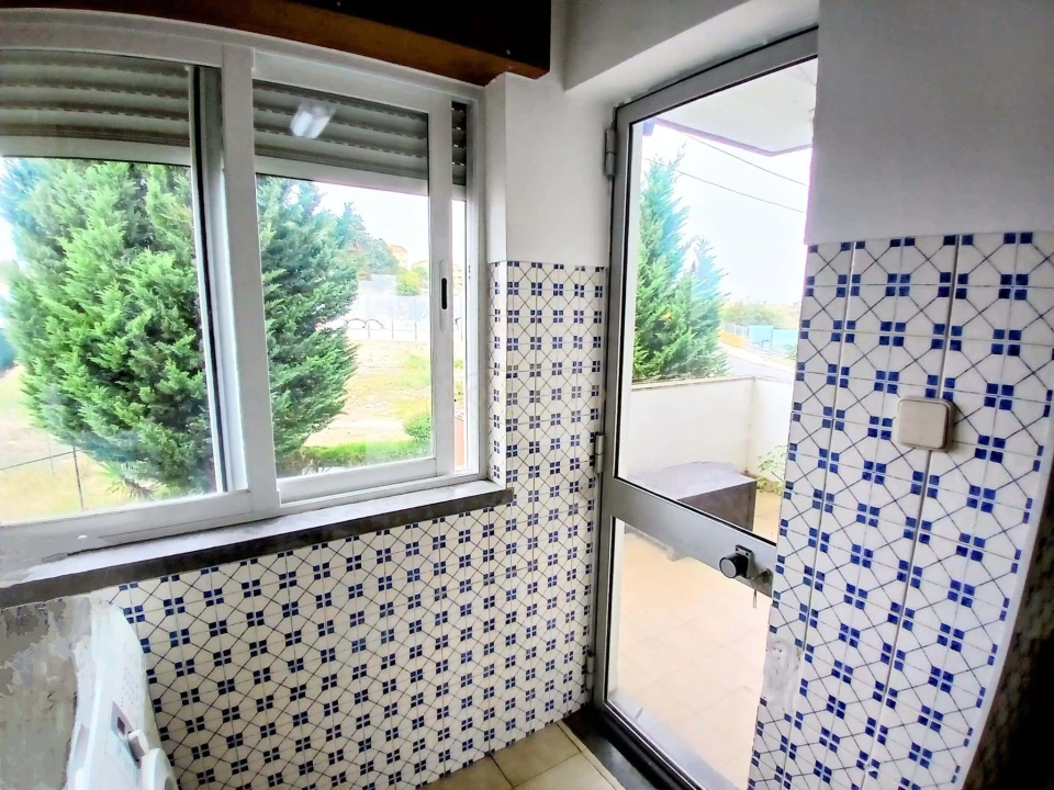 Apartamento T2 para Venda em Camarate, Unhos e Apelação Foto 12