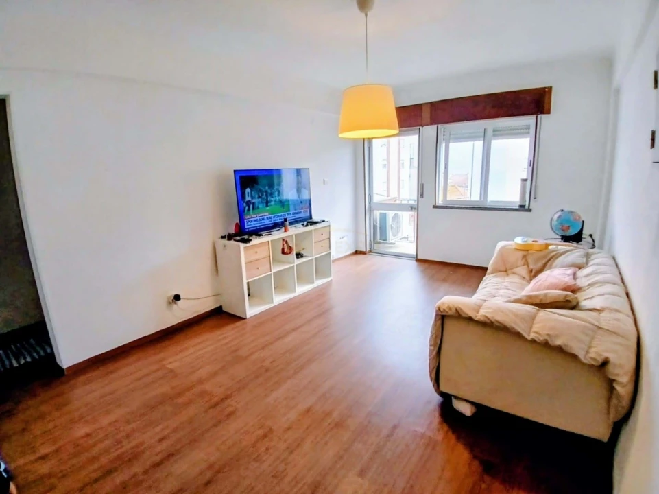 Apartamento T2 para Venda em Camarate, Unhos e Apelação Foto 2