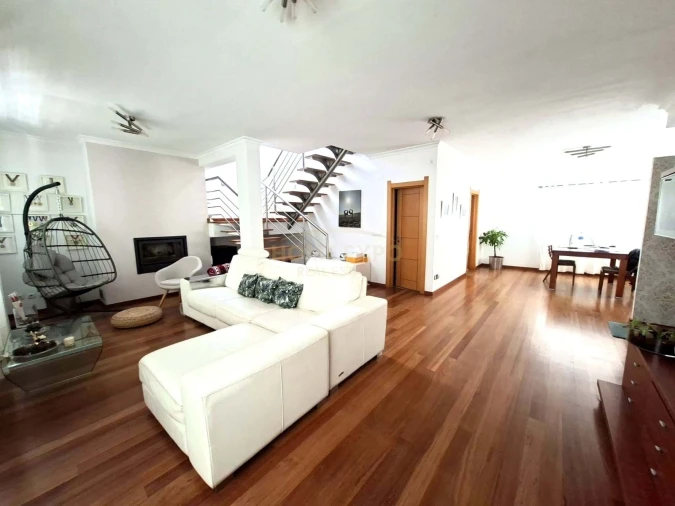 Moradia T4 para Venda em Santa Iria de Azoia, São João da Talha e Bobadela