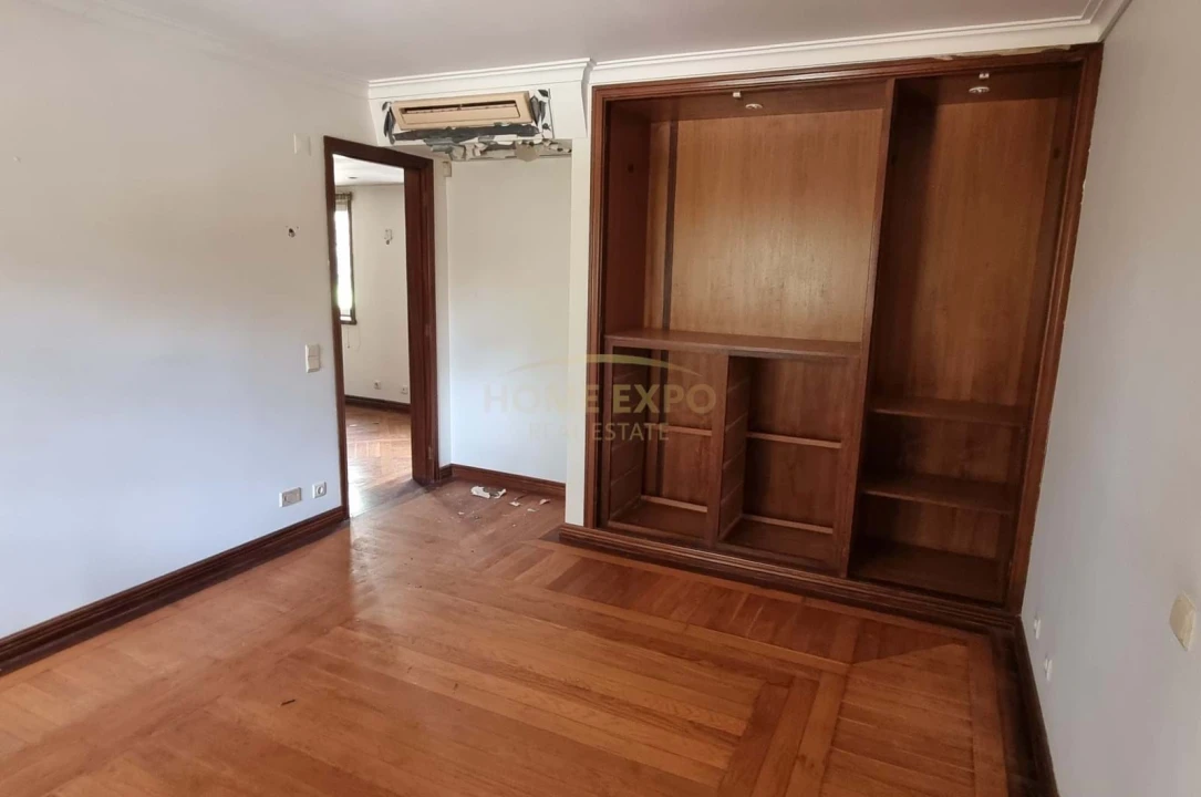 Moradia T5 para Venda em Agualva e Mira-Sintra Foto 8