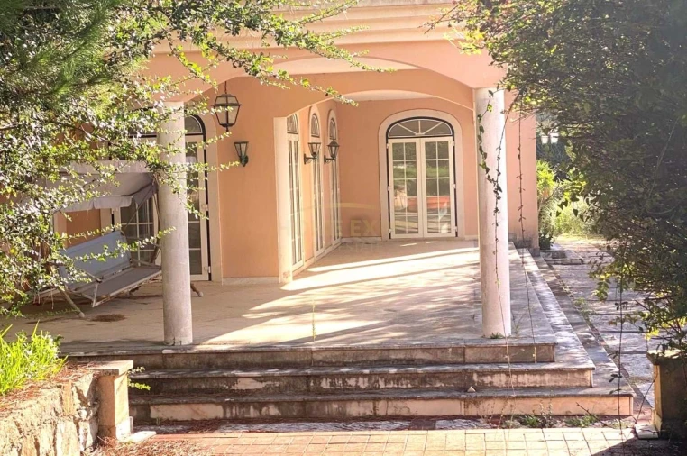 Moradia T5 para Venda em Agualva e Mira-Sintra Foto 1