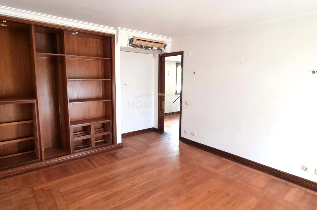 Moradia T5 para Venda em Agualva e Mira-Sintra Foto 11