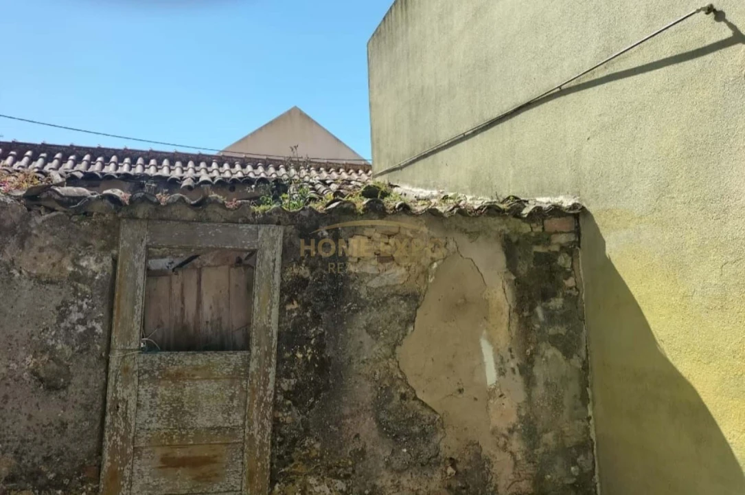 Moradia T2 para Venda em Fanhões Foto 4