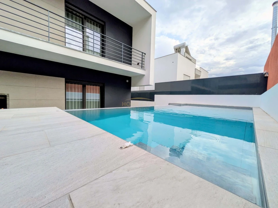 Moradia T5 para Venda em Santa Iria de Azoia, São João da Talha e Bobadela Foto 7